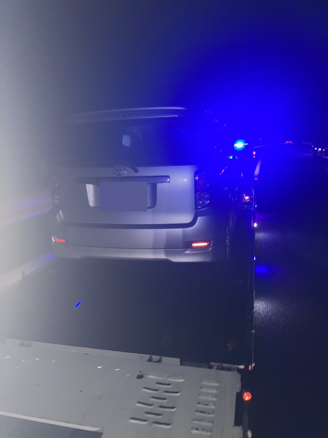 積載車へ載せる対象車両を後方から撮影